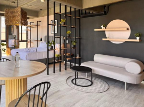 Industrial Loft With Balcony In Laureles